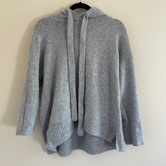 H&M Sweaters - SUPER comfy gray sweatshirt/sweater!